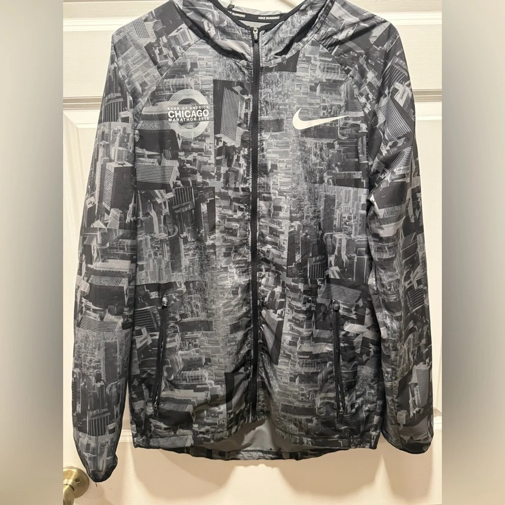 Nike 2018 Chicago Marathon Running Jacket​ - Picture 5 of 9